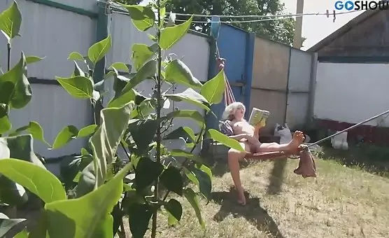 Blonde Hammock Masturbator Stimulates Outdoor Delights